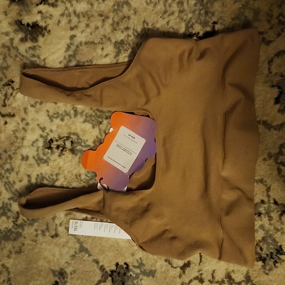 BNWT Fabletics "Yitty" Nearly Naked Shaping Midi Bra - Picture 7 of 7